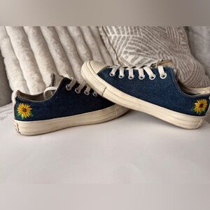 Converse All Star Chuck Taylor Low Women’s Size 6.5 Men’s Size 4.5 - Embroidered